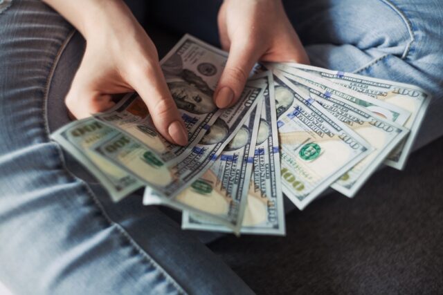 10 Simple Ways to Save Money Weekly