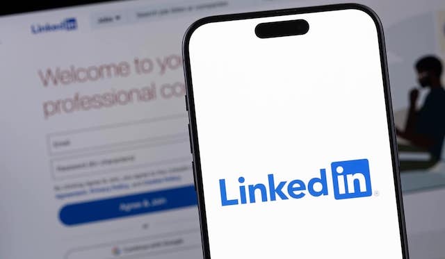 How to Create a Strong LinkedIn Profile That Gets You Noticed
